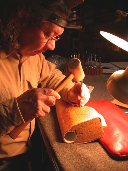 Jimmy carving on the George Griffith image.©James Acord 2006.